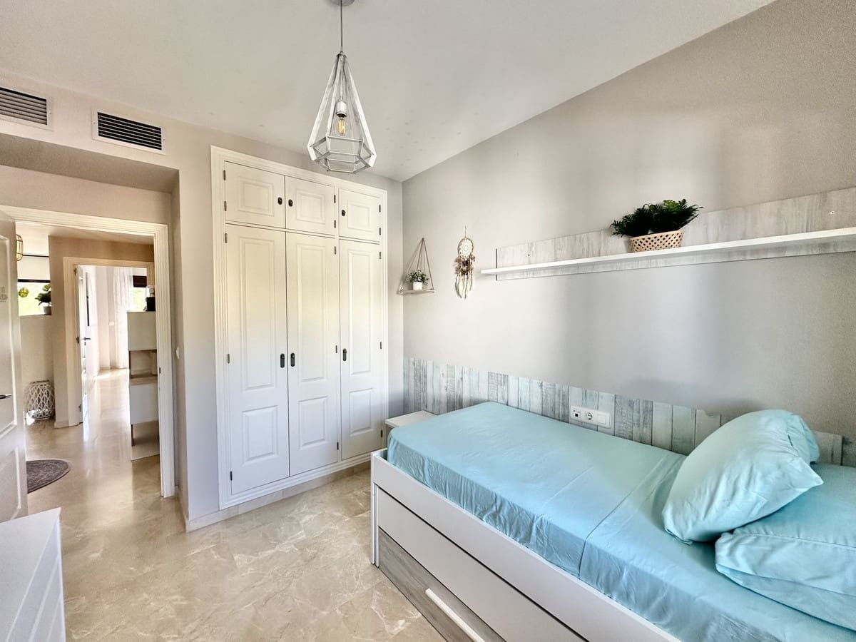2 soverom Leilighet til salgs i Riviera del Sol med svømmebasseng garasje - € 299 000 (Ref: 9861473)