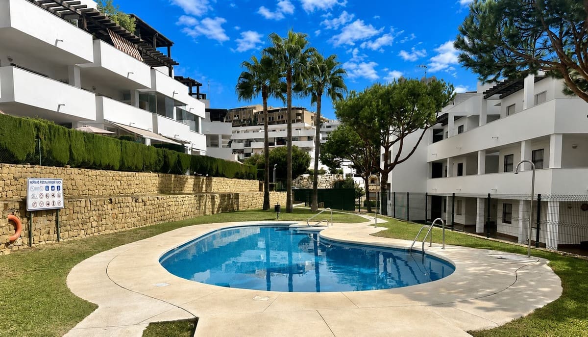 2 soverom Leilighet til salgs i Riviera del Sol med svømmebasseng garasje - € 299 000 (Ref: 9861473)