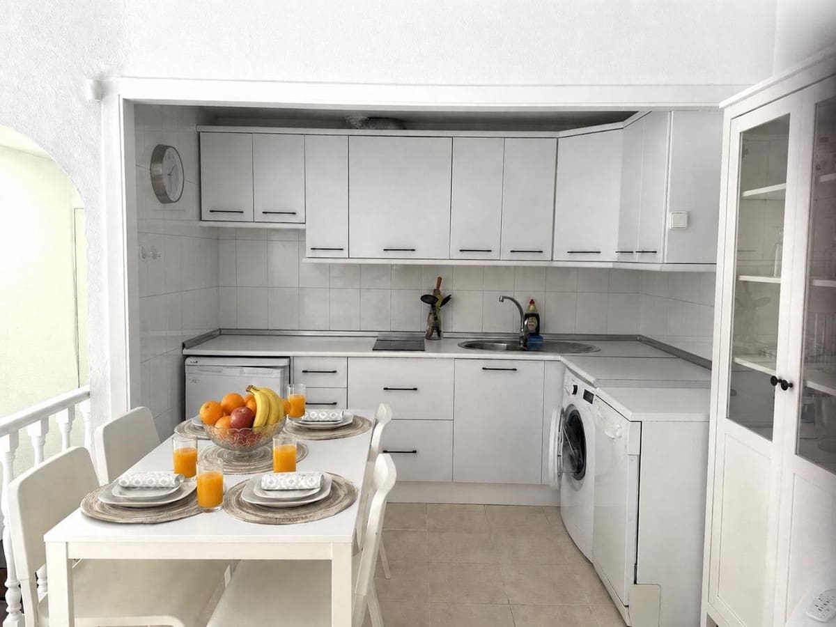 2 makuuhuone Ranta-asunto myytävänä paikassa Calahonda - 284 700 € (Ref: 9868065)