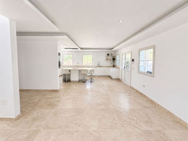 5 slaapkamer Villa te koop in El Chaparral, Mijas met zwembad garage - € 1.170.000 (Ref: 9889560)