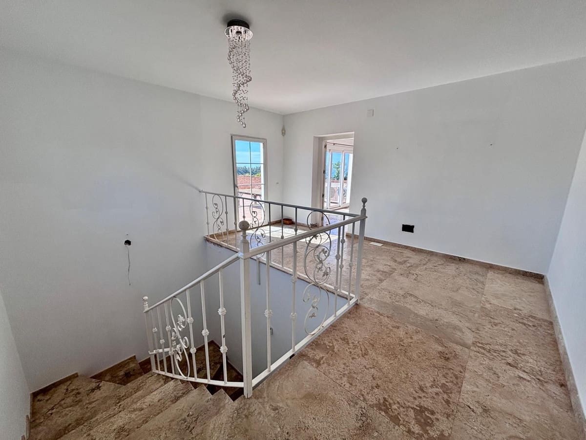 5 slaapkamer Villa te koop in El Chaparral met zwembad garage - € 1.170.000 (Ref: 9889560)