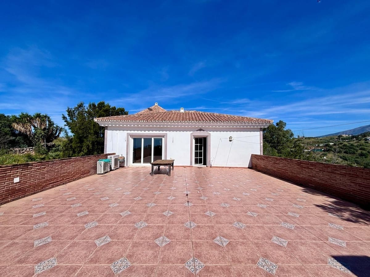 5 slaapkamer Villa te koop in El Chaparral met zwembad garage - € 1.170.000 (Ref: 9889560)