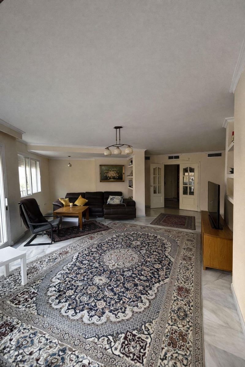 4 soveværelse Lejlighed til salg i Mijas Golf med swimmingpool - € 375.000 (Ref: 9889561)
