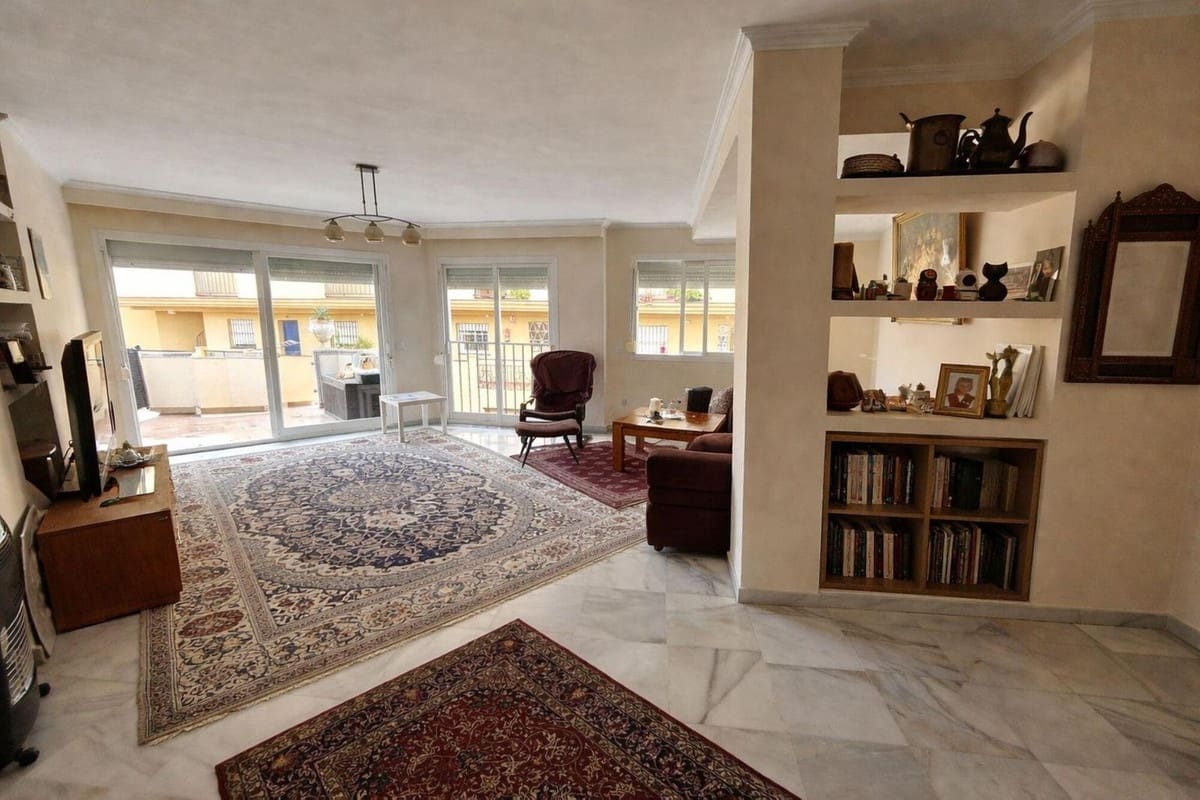 4 soveværelse Lejlighed til salg i Mijas Golf med swimmingpool - € 375.000 (Ref: 9889561)