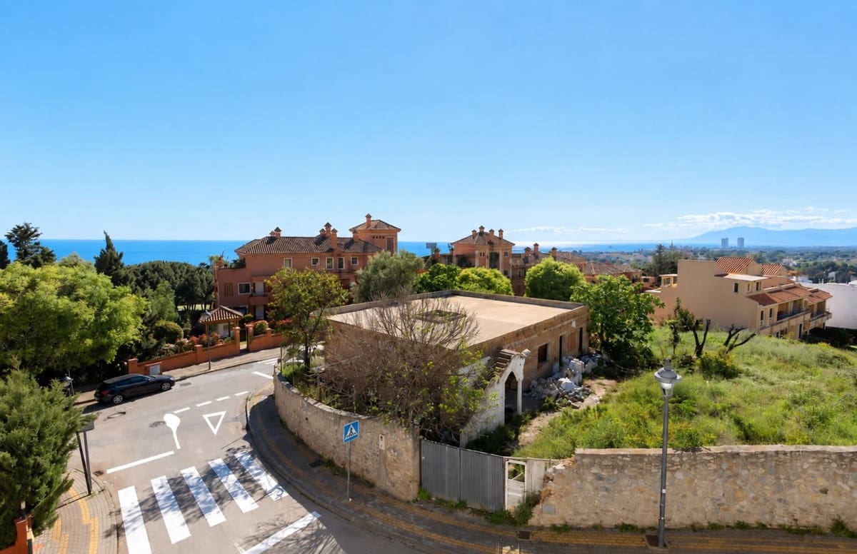 3 bedroom Townhouse for sale in Cabopino with garage - € 890,000 (Ref: 9893163)