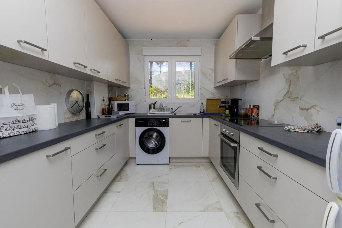 3 bedroom Townhouse for sale in Cabopino with garage - € 890,000 (Ref: 9893163)