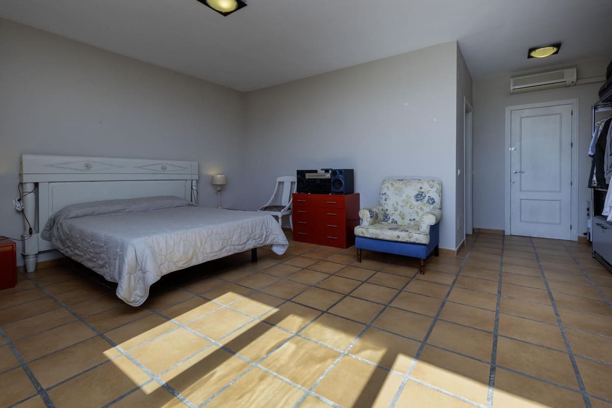 3 bedroom Townhouse for sale in Cabopino with garage - € 890,000 (Ref: 9893163)