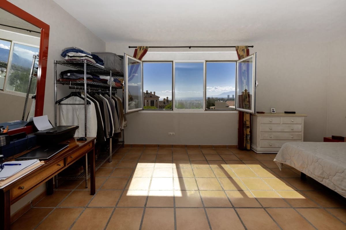 3 bedroom Townhouse for sale in Cabopino with garage - € 890,000 (Ref: 9893163)