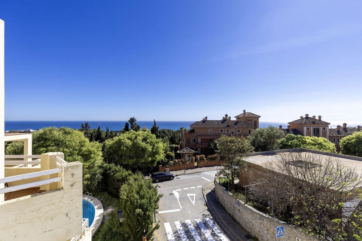 3 bedroom Townhouse for sale in Cabopino with garage - € 890,000 (Ref: 9893163)