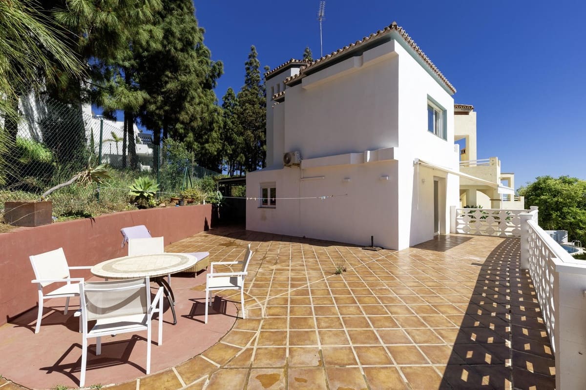 3 bedroom Townhouse for sale in Cabopino with garage - € 890,000 (Ref: 9893163)