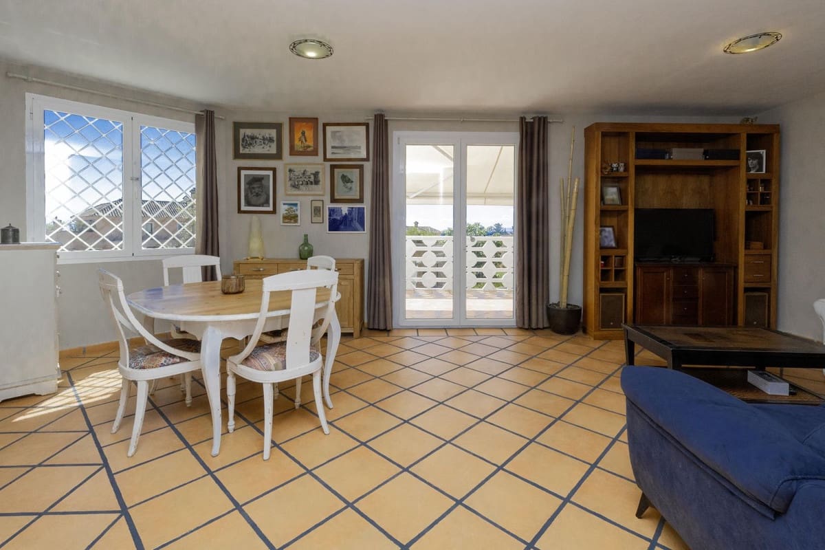 3 bedroom Townhouse for sale in Cabopino with garage - € 890,000 (Ref: 9893163)