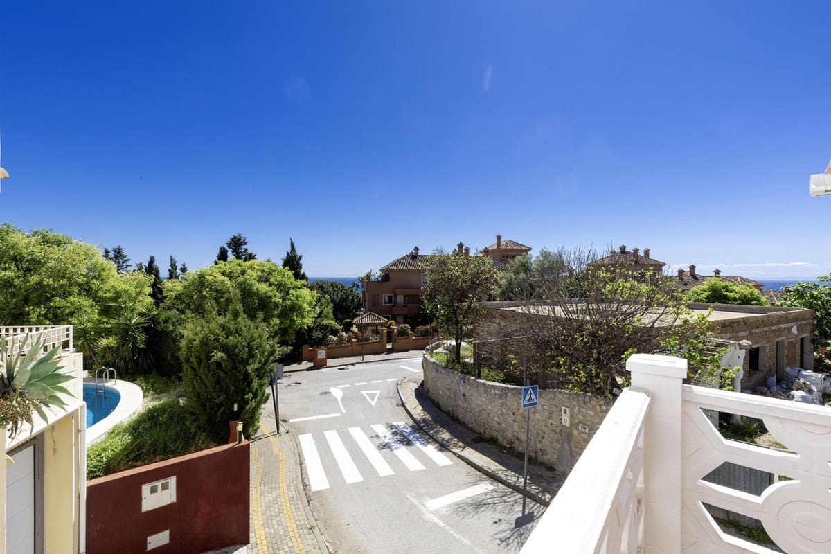 3 bedroom Townhouse for sale in Cabopino with garage - € 890,000 (Ref: 9893163)