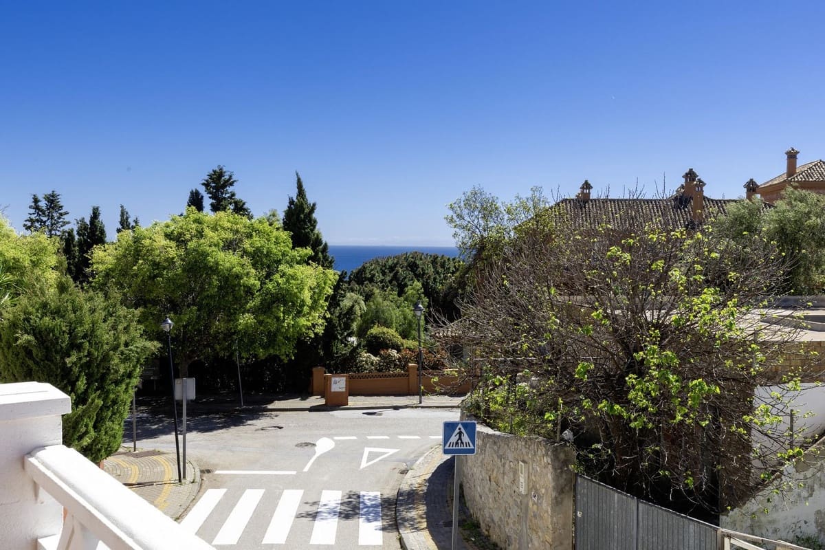 3 bedroom Townhouse for sale in Cabopino with garage - € 890,000 (Ref: 9893163)