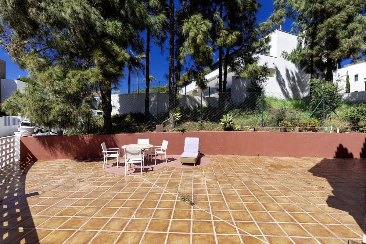 3 bedroom Townhouse for sale in Cabopino with garage - € 890,000 (Ref: 9893163)