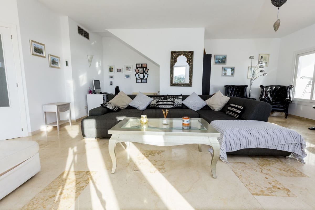 5 soverom Villa til salgs i Mijas Costa med svømmebasseng garasje - € 1 399 999 (Ref: 9915125)