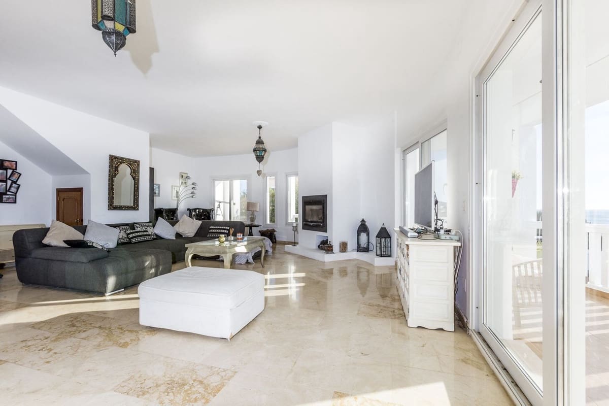 5 soverom Villa til salgs i Mijas Costa med svømmebasseng garasje - € 1 399 999 (Ref: 9915125)