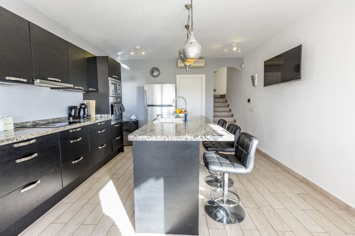 5 soverom Villa til salgs i Mijas Costa med svømmebasseng garasje - € 1 399 999 (Ref: 9915125)