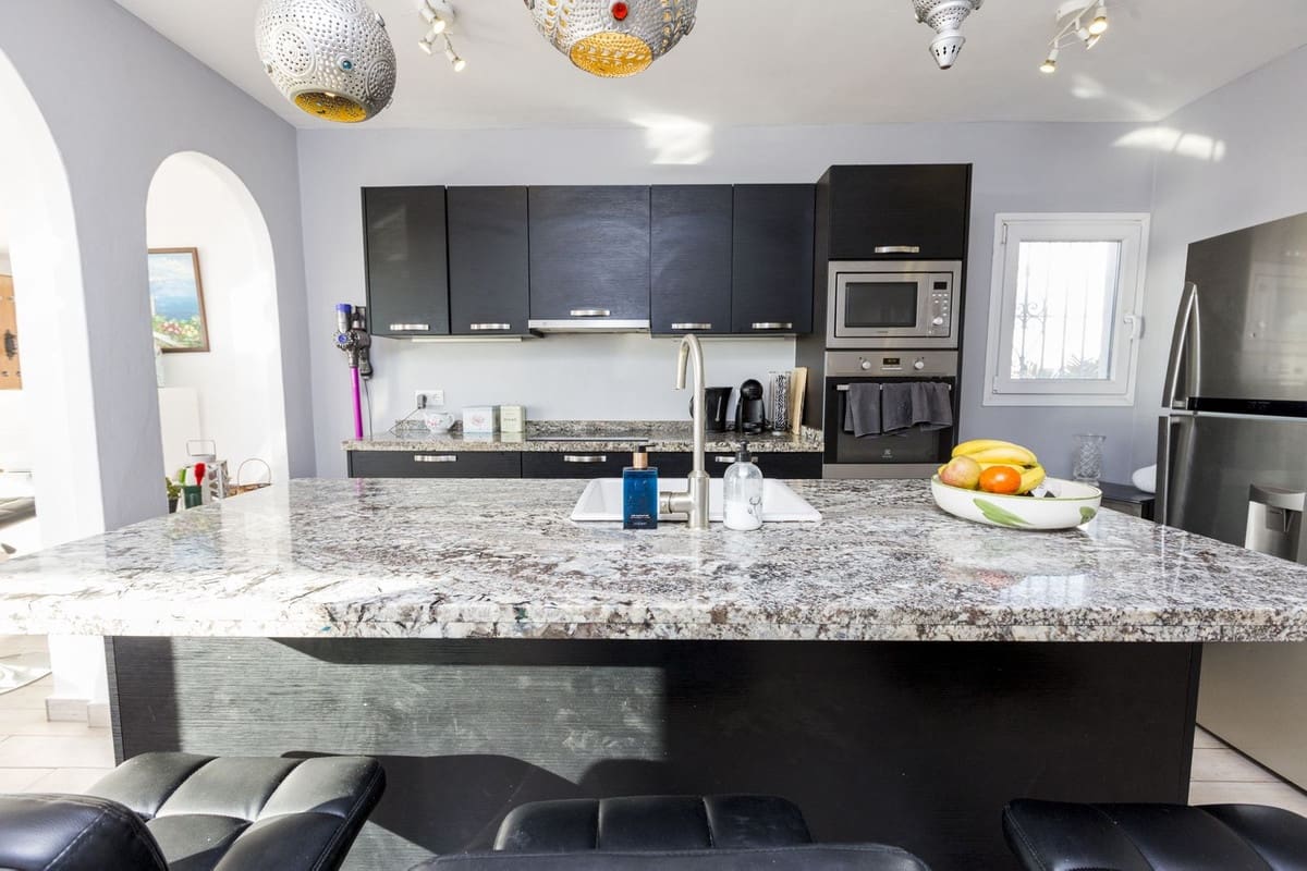5 soverom Villa til salgs i Mijas Costa med svømmebasseng garasje - € 1 399 999 (Ref: 9915125)