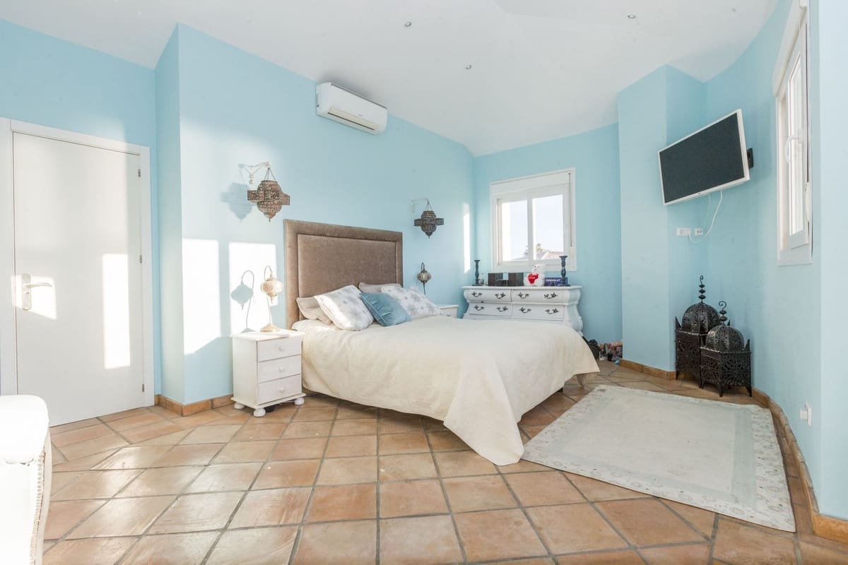 5 soverom Villa til salgs i Mijas Costa med svømmebasseng garasje - € 1 399 999 (Ref: 9915125)