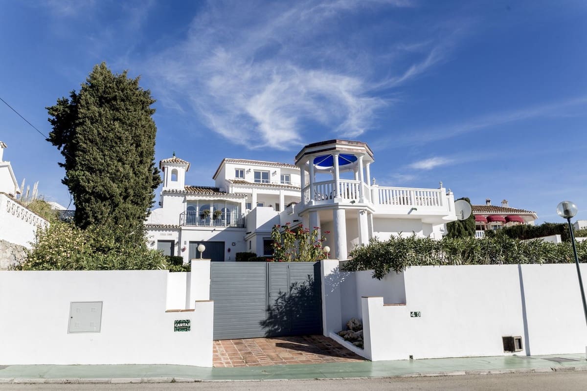 5 soverom Villa til salgs i Mijas Costa med svømmebasseng garasje - € 1 399 999 (Ref: 9915125)