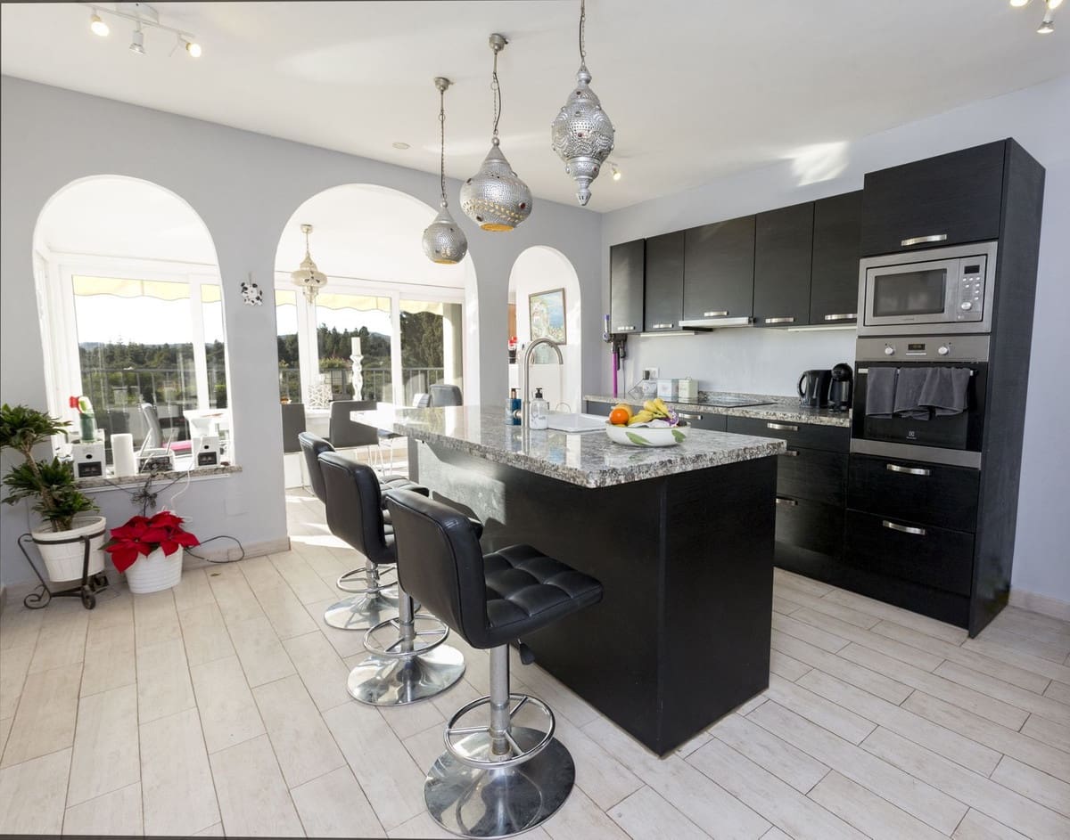5 soverom Villa til salgs i Mijas Costa med svømmebasseng garasje - € 1 399 999 (Ref: 9915125)