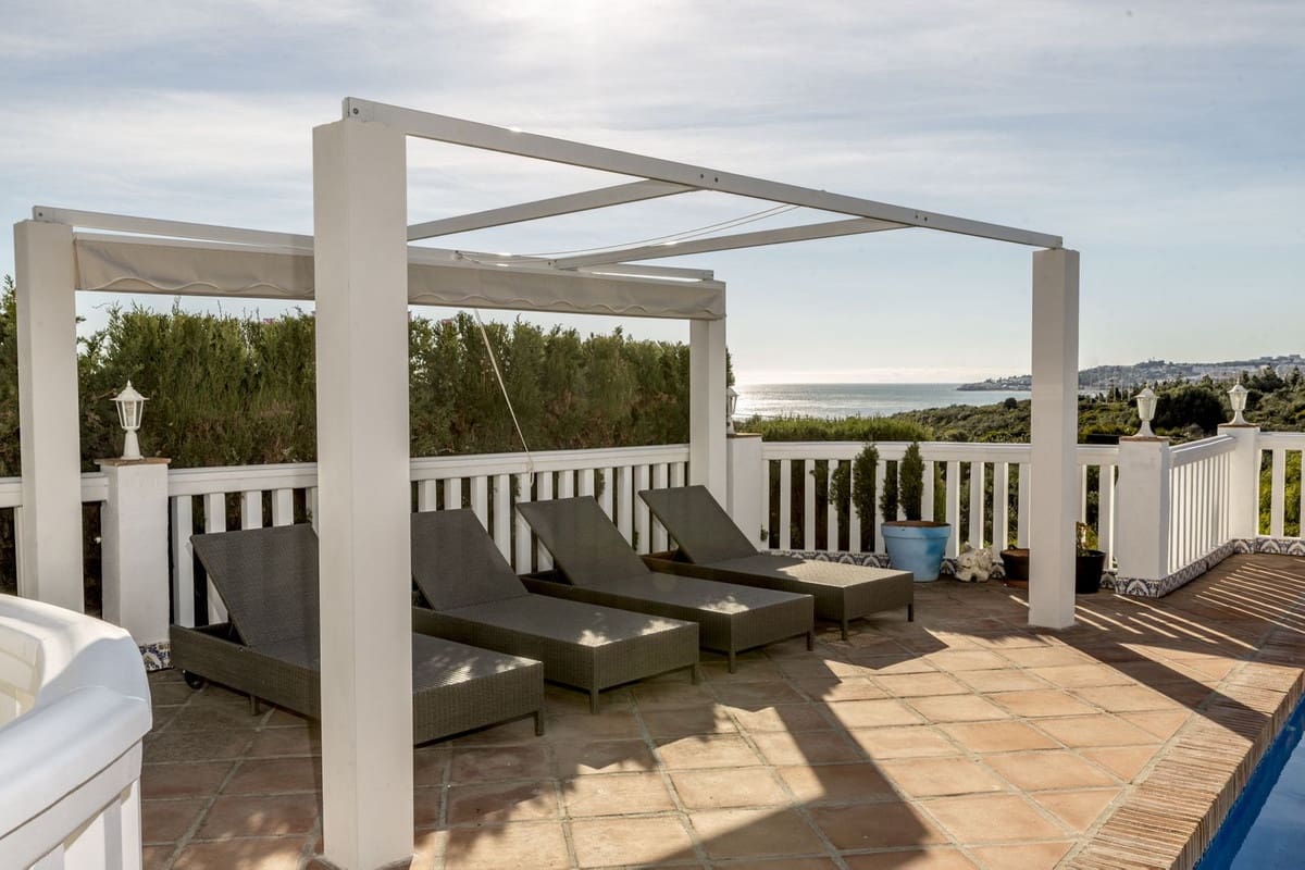 5 soverom Villa til salgs i Mijas Costa med svømmebasseng garasje - € 1 399 999 (Ref: 9915125)