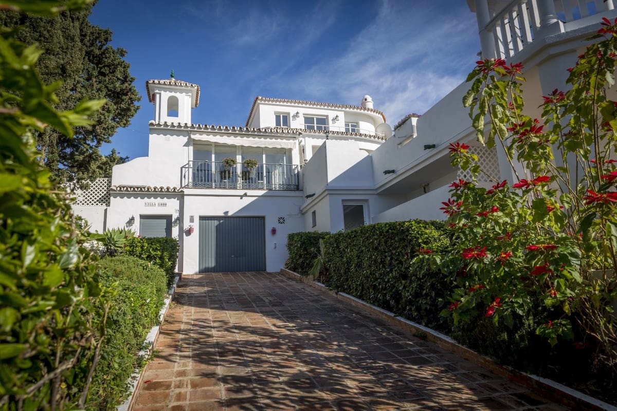 5 soverom Villa til salgs i Mijas Costa med svømmebasseng garasje - € 1 399 999 (Ref: 9915125)