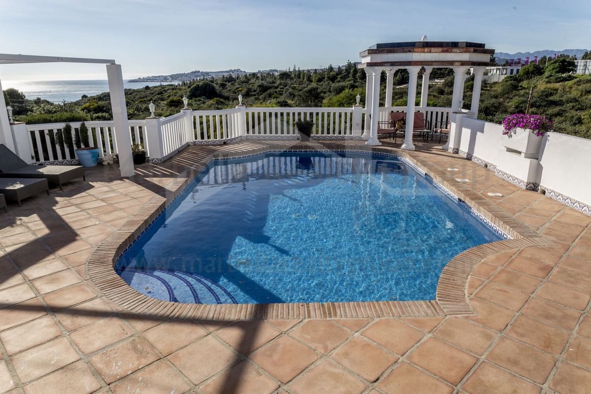 5 soverom Villa til salgs i Mijas Costa med svømmebasseng garasje - € 1 399 999 (Ref: 9915125)