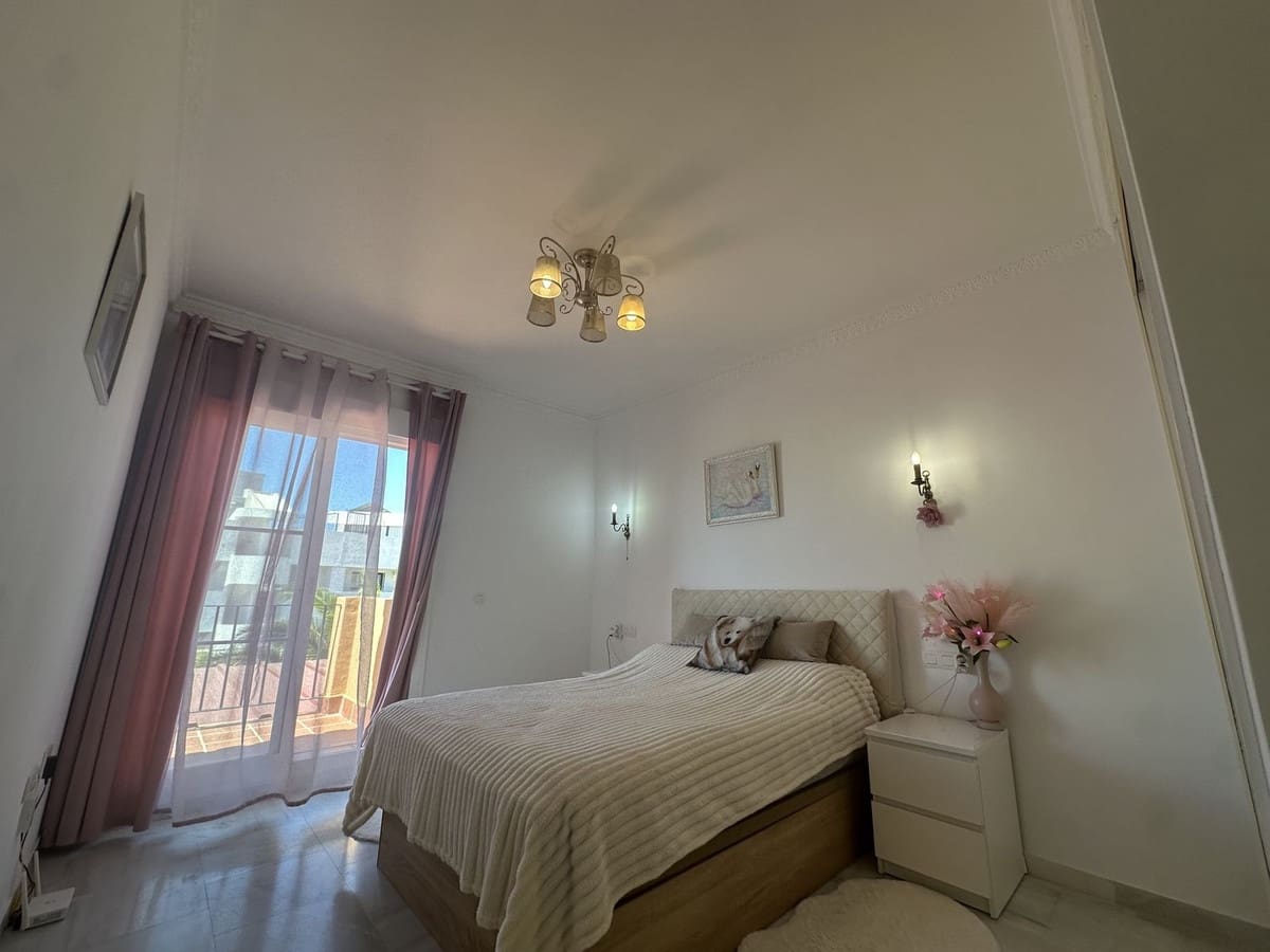 5 soveværelse Semi-Rækkehus til salg i Riviera del Sol med swimmingpool garage - € 440.000 (Ref: 9928520)