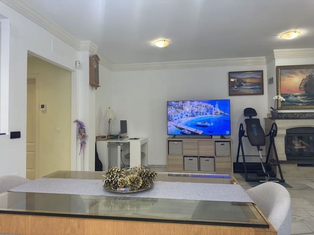 5 soverom Kjedet enebolig til salgs i Riviera del Sol, Mijas med svømmebasseng garasje - € 440 000 (Ref: 9928520)