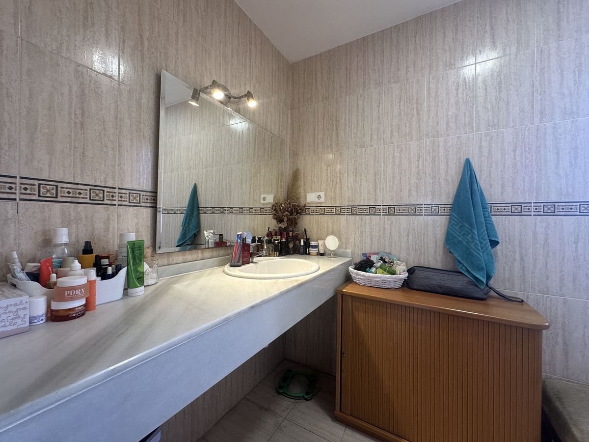 5 soveværelse Semi-Rækkehus til salg i Riviera del Sol med swimmingpool garage - € 440.000 (Ref: 9928520)