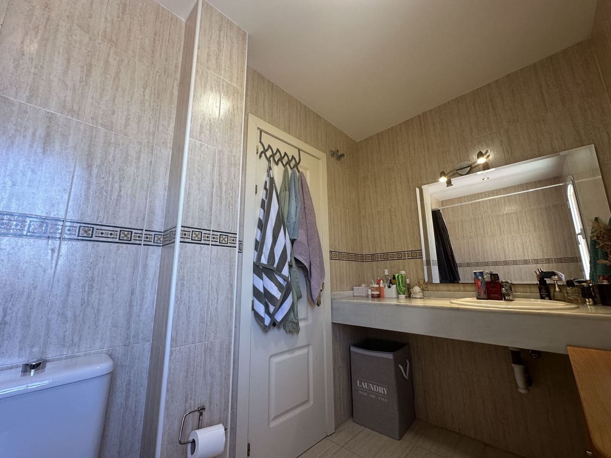 5 soveværelse Semi-Rækkehus til salg i Riviera del Sol med swimmingpool garage - € 440.000 (Ref: 9928520)