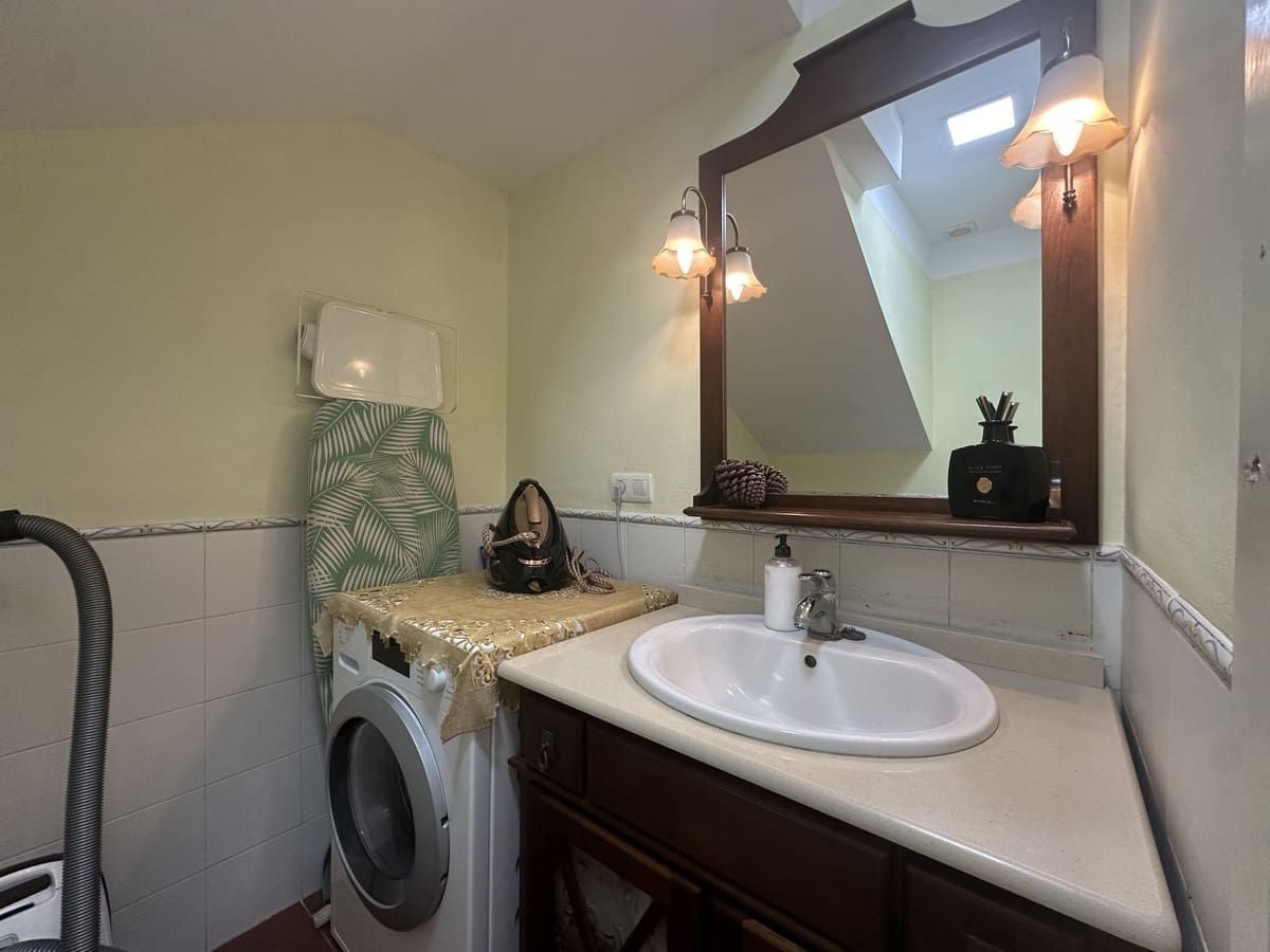 5 soveværelse Semi-Rækkehus til salg i Riviera del Sol med swimmingpool garage - € 440.000 (Ref: 9928520)