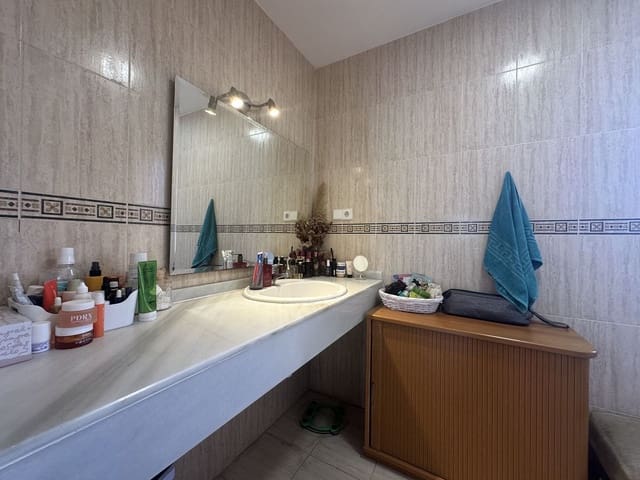 5 soverom Kjedet enebolig til salgs i Riviera del Sol, Mijas med svømmebasseng garasje - € 440 000 (Ref: 9928520)