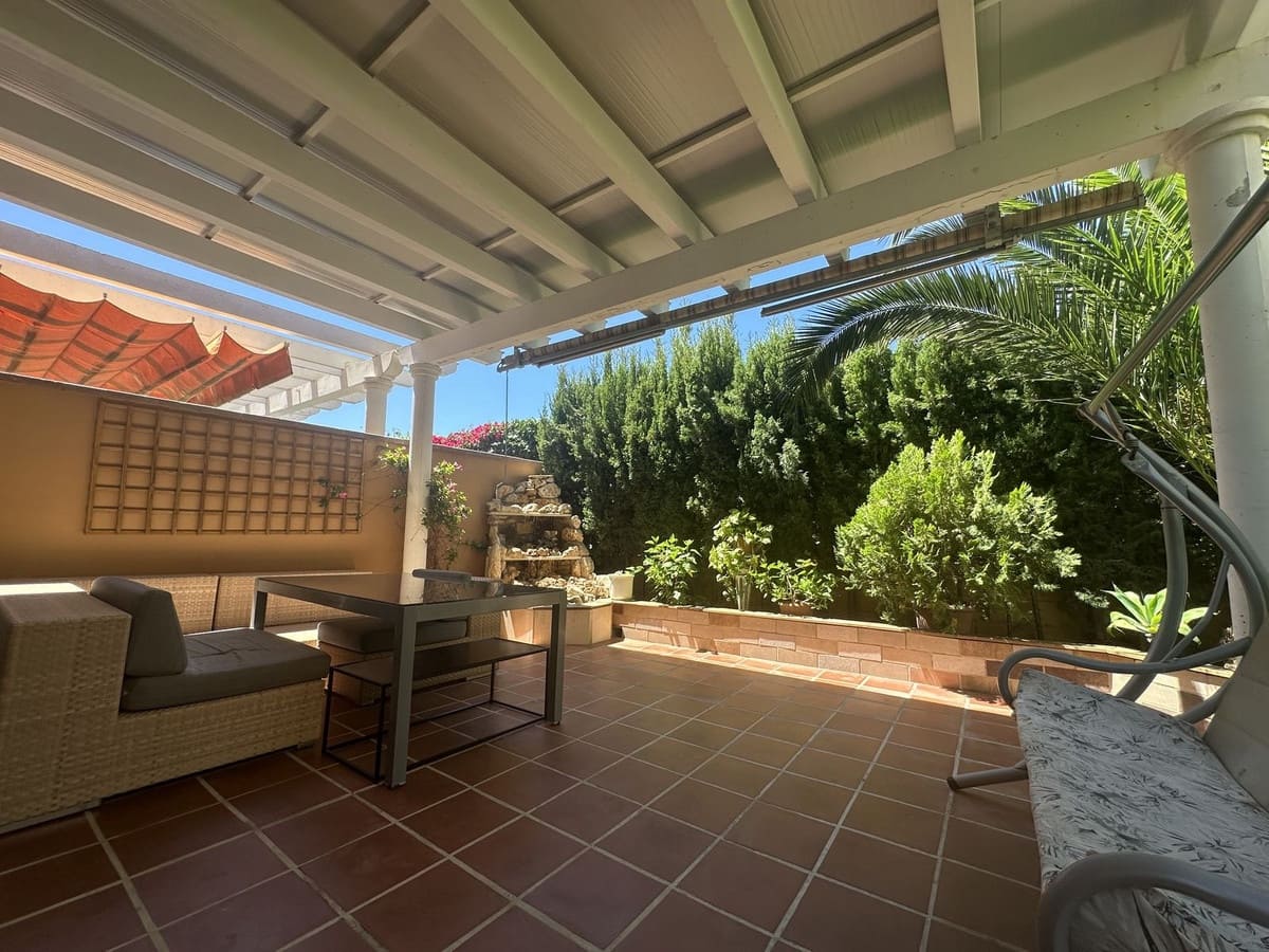 5 soveværelse Semi-Rækkehus til salg i Riviera del Sol med swimmingpool garage - € 440.000 (Ref: 9928520)
