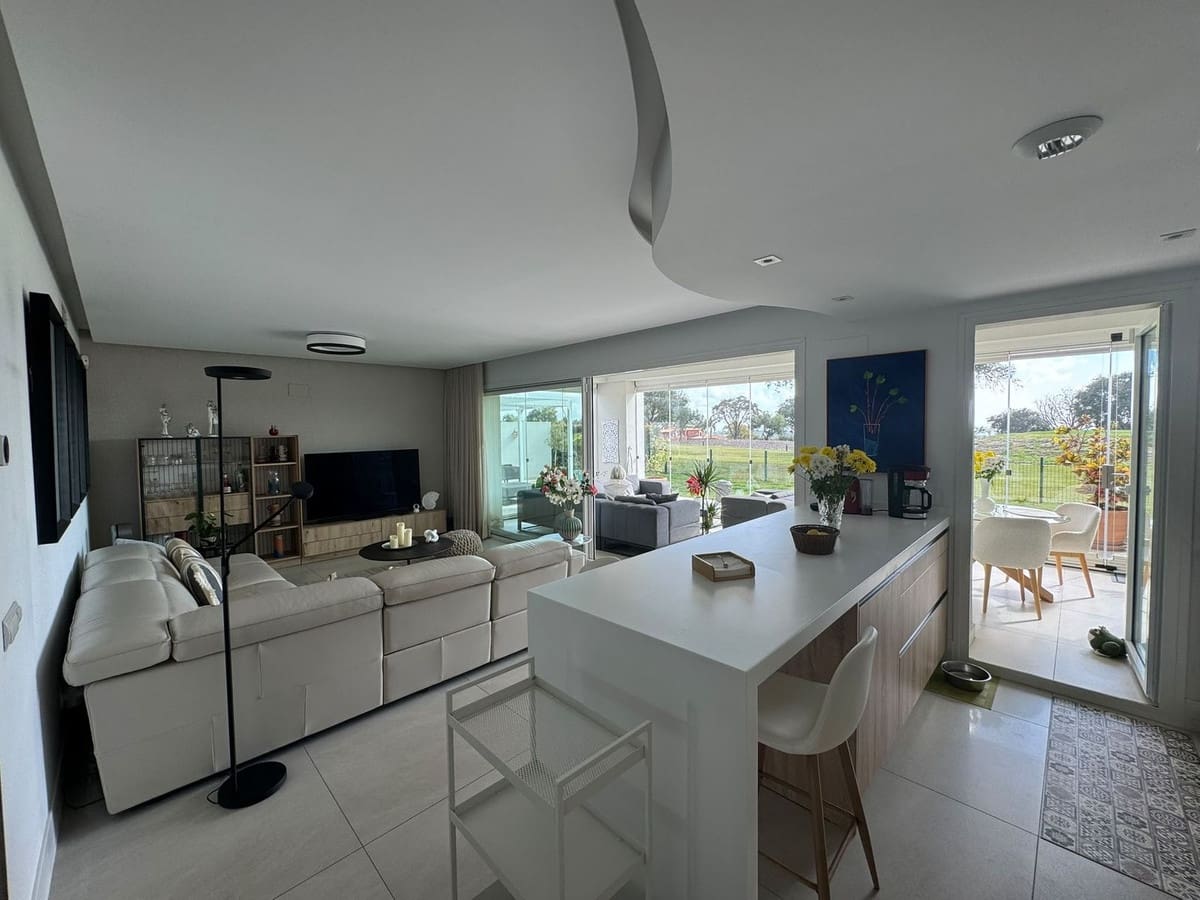 3 soverom Leilighet til salgs i San Roque med svømmebasseng garasje - € 659 000 (Ref: 9931118)