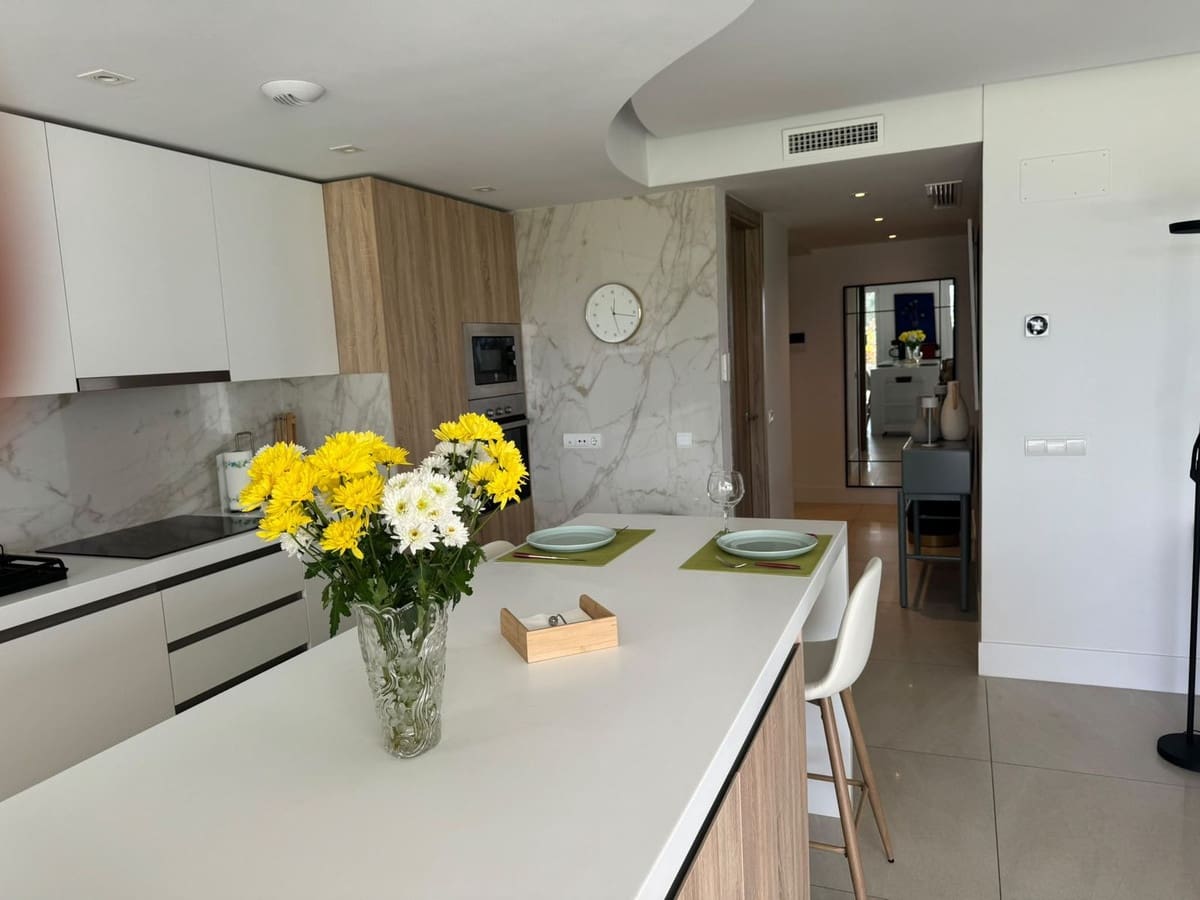 3 soverom Leilighet til salgs i San Roque med svømmebasseng garasje - € 659 000 (Ref: 9931118)