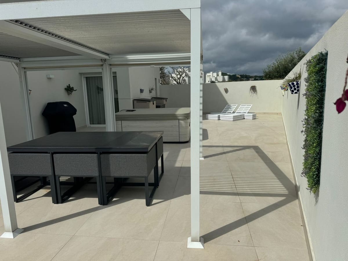 3 soverom Leilighet til salgs i San Roque med svømmebasseng garasje - € 659 000 (Ref: 9931118)
