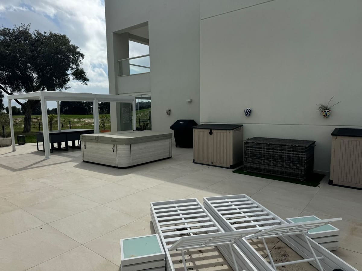 3 soverom Leilighet til salgs i San Roque med svømmebasseng garasje - € 659 000 (Ref: 9931118)