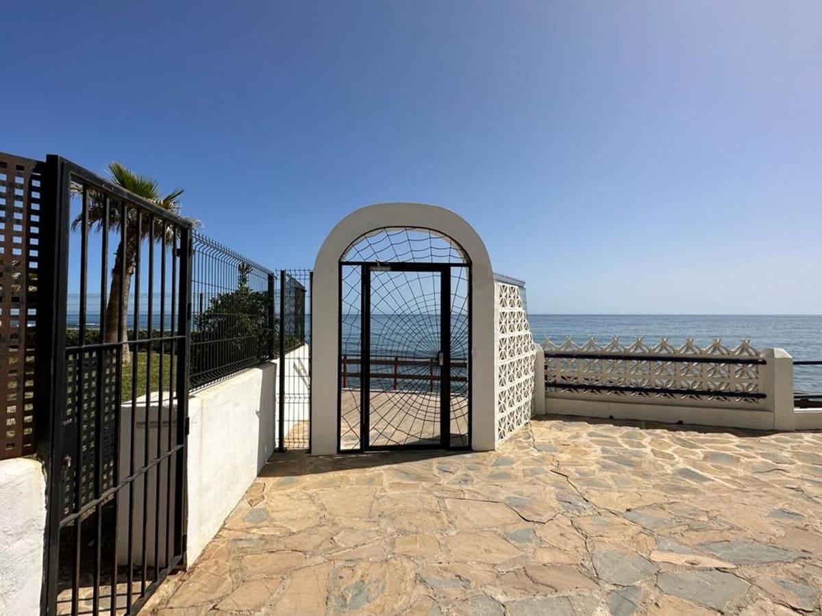 3 camera da letto Appartamento sulla Spiaggia in vendita in Calahonda con piscina garage - 380.000 € (Rif: 9994517)