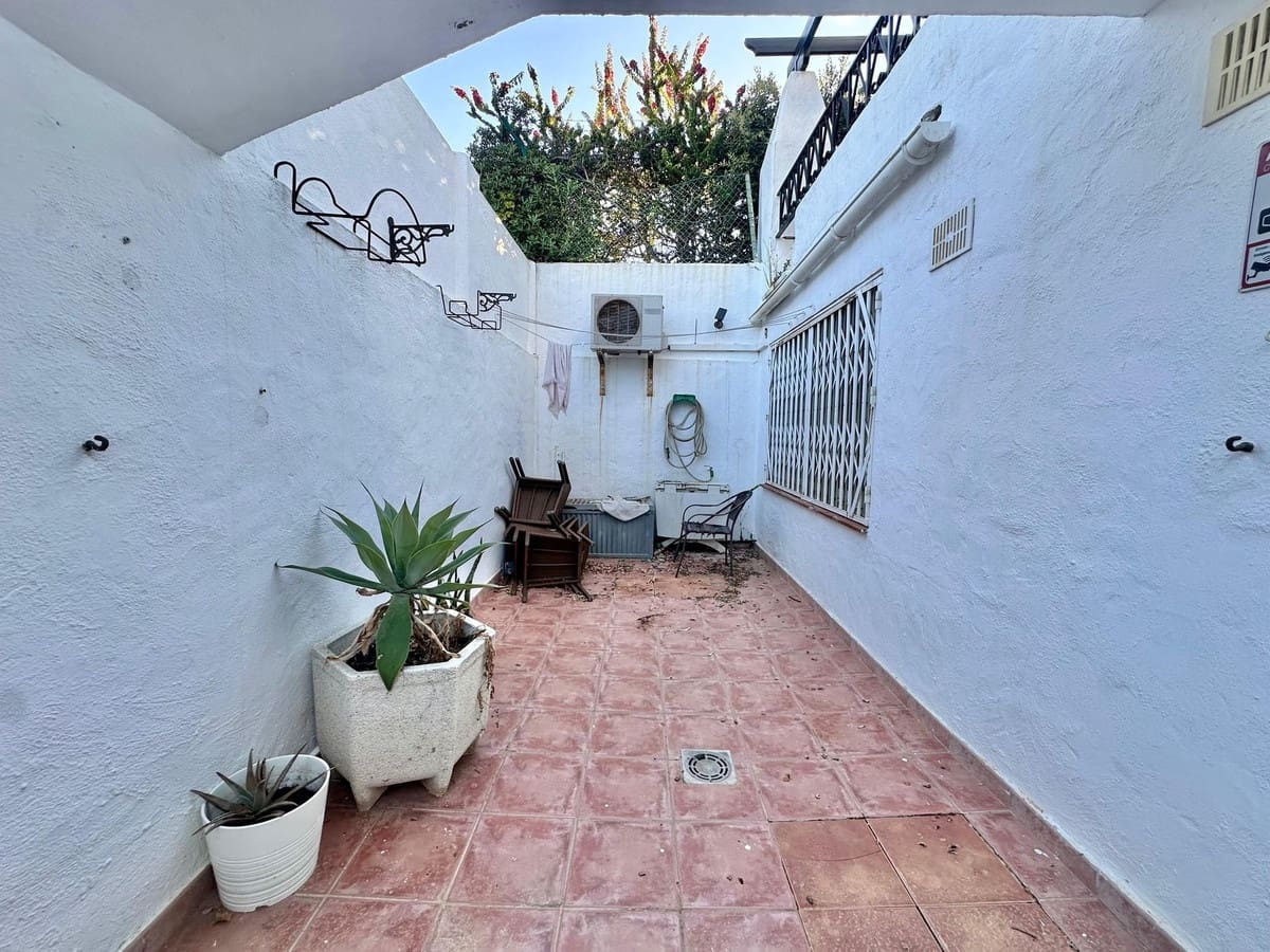 3 bedroom Beach Apartment for sale in Calahonda with pool garage - € 380,000 (Ref: 9994517)