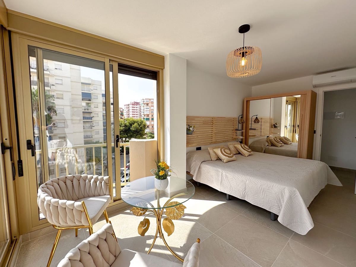 Apartamento de 2 habitaciones en Fuengirola en venta con garaje - 495.000 € (Ref: 9994518)