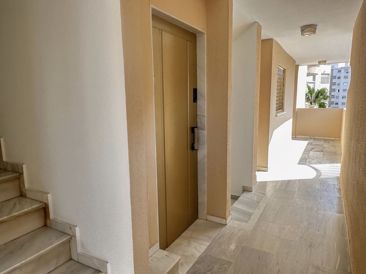 Apartamento de 2 habitaciones en Fuengirola en venta con garaje - 495.000 € (Ref: 9994518)