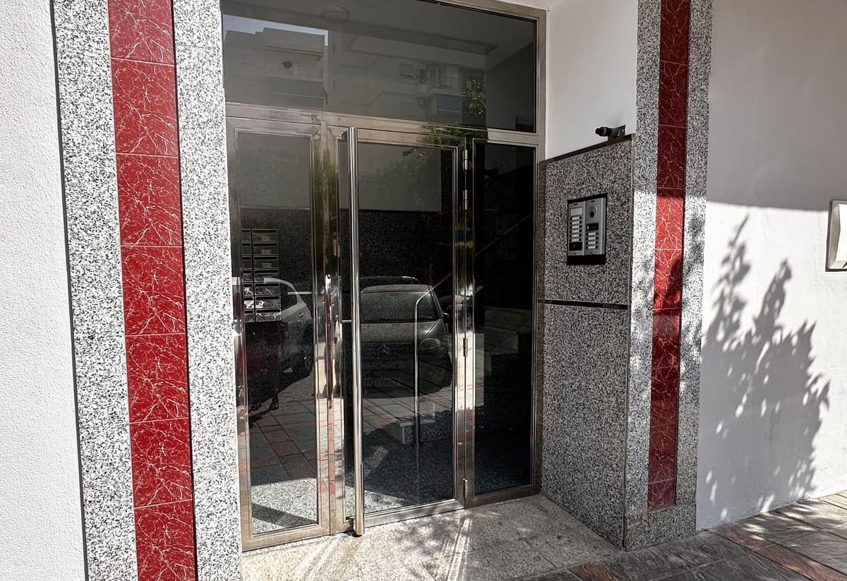 Apartamento de 2 habitaciones en Fuengirola en venta con garaje - 495.000 € (Ref: 9994518)