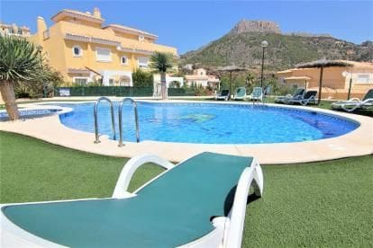 4 soverom Bungalow til salgs i Calpe / Calp med svømmebasseng garasje - € 475 000 (Ref: 10159089)