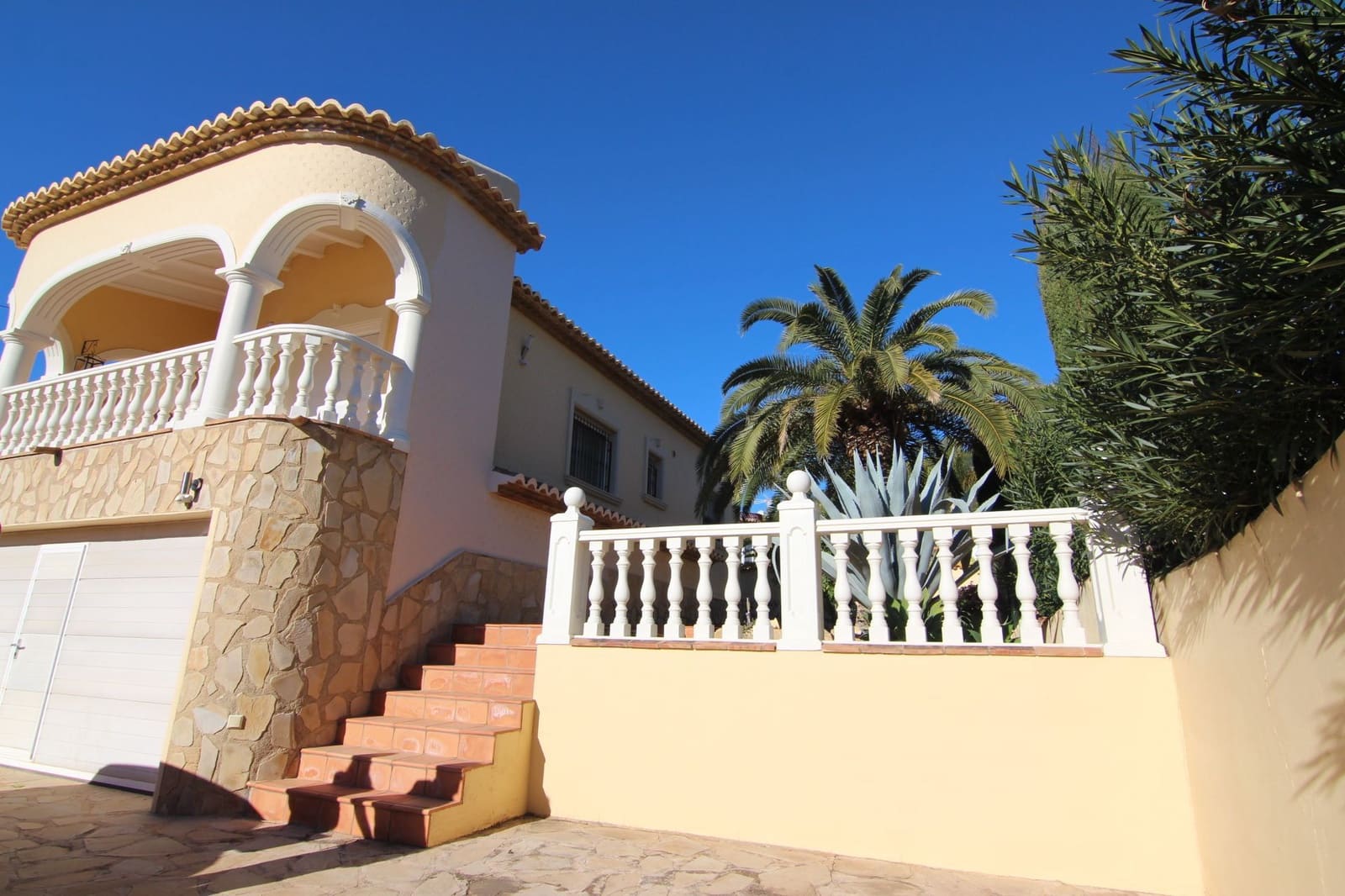 5 bedroom Villa for sale in Calpe / Calp with pool garage - € 749,000 (Ref: 7737102)