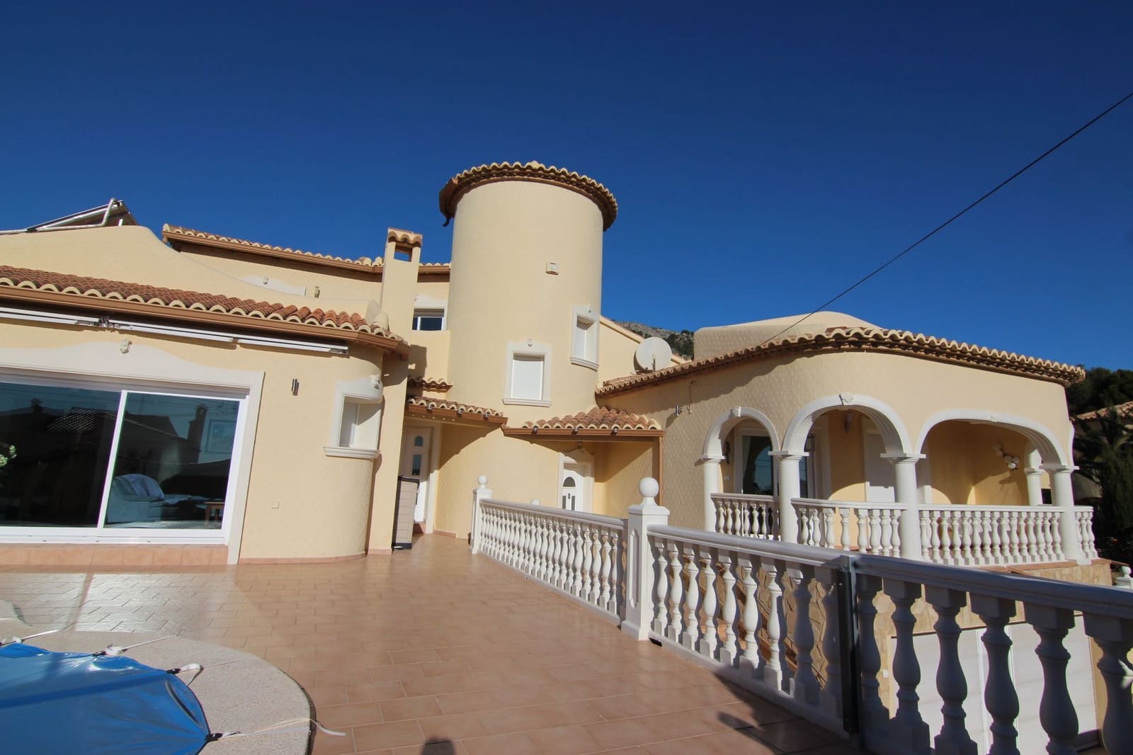 5 bedroom Villa for sale in Calpe / Calp with pool garage - € 749,000 (Ref: 7737102)