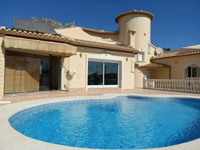 5 bedroom Villa for sale in Calpe / Calp with pool garage - € 749,000 (Ref: 7737102)