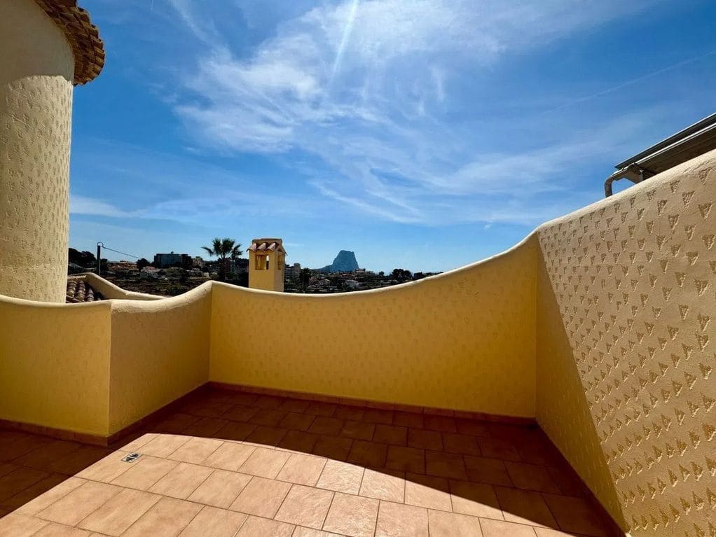 5 bedroom Villa for sale in Calpe / Calp with pool garage - € 749,000 (Ref: 7737102)