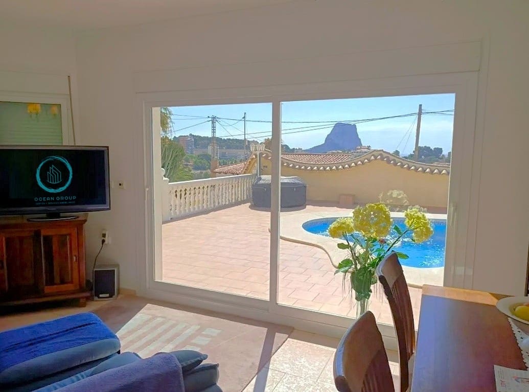 5 bedroom Villa for sale in Calpe / Calp with pool garage - € 749,000 (Ref: 7737102)